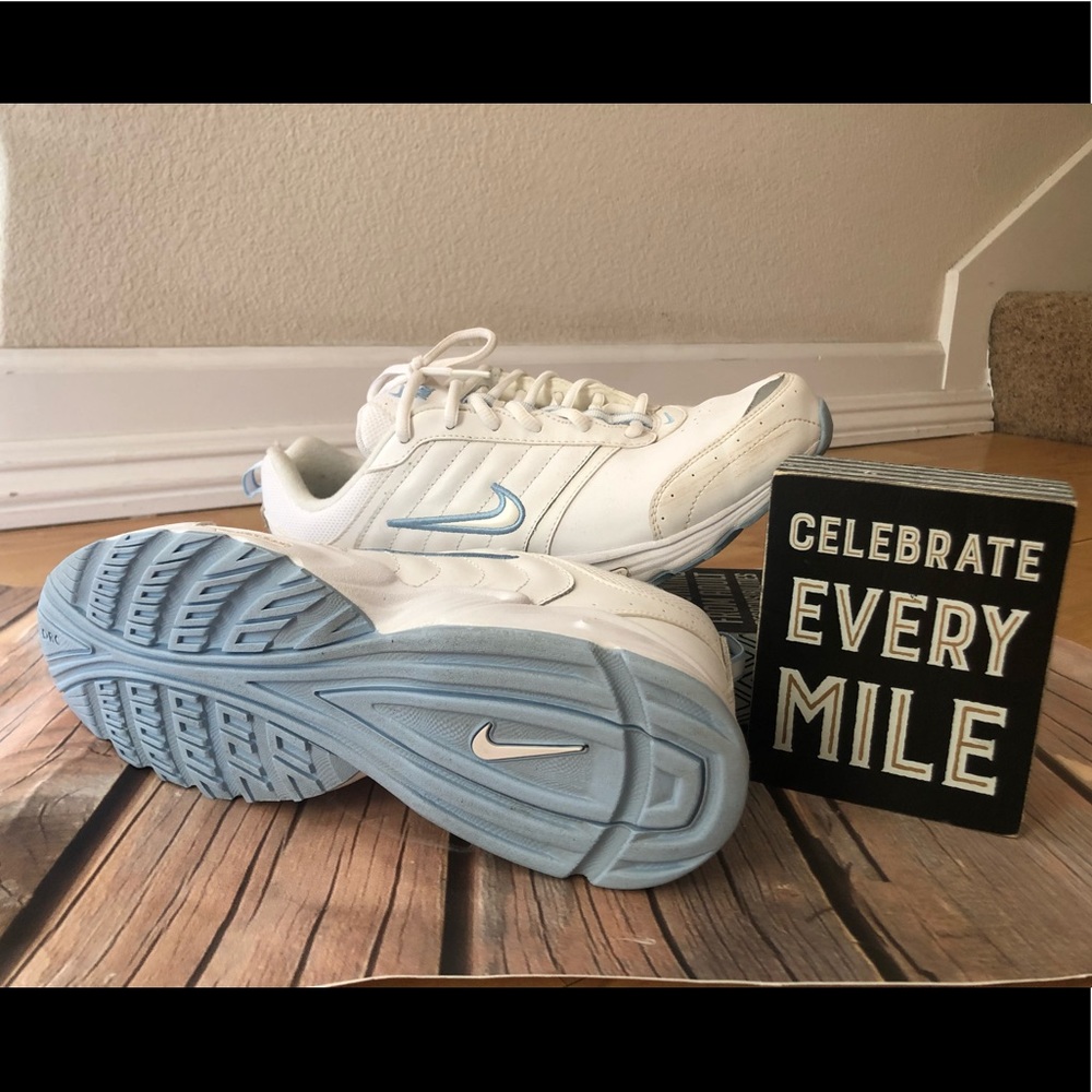 NIKE ATHLETIC SHOES SIZE 10-ROLLING RAIL WALKING